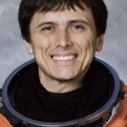 Franklin Chang-Diaz 飾演 Astronaut Plasma Physicist