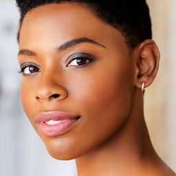 Chelsea Harris 飾演 Mandy