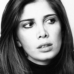 Laura Belli 飾演 Paola