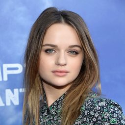 喬伊·金 飾演 Poppy Prescott (voice)