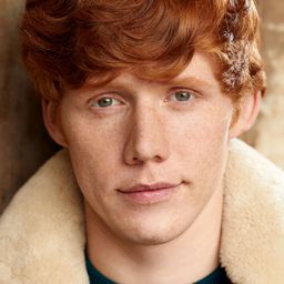 Brandon Root 飾演 Jake