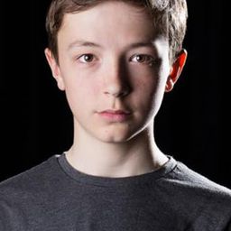 Joseph Pollock 飾演 Nick