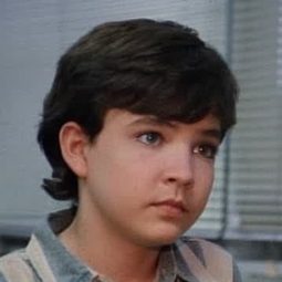 Trenton Knight 飾演 Billy