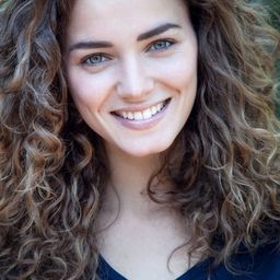 Giusy Buscemi 飾演 Agata