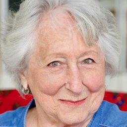 Andrée Damant 飾演 Mamie