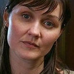 Esther Hall 飾演 Hippolyta