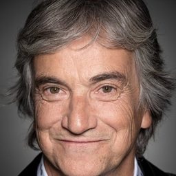 Francisco Reyes 飾演 Bianchi