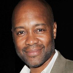 Palmer Williams Jr. 飾演 Police Officer