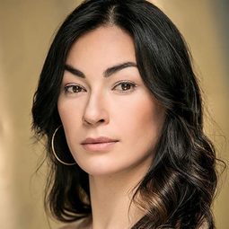 Kristina Lao - Taking a Shot at Love演員 飾演Laura Clark