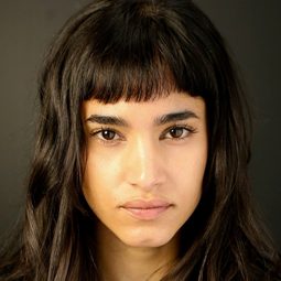 蘇菲亞寶堤拉 飾演 Saba Al-Badr
