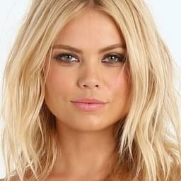 Kamilla Alnes 飾演 Flemish Tourist