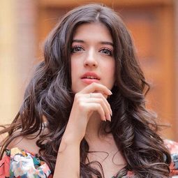 玫哈·門瓦尼 飾演 