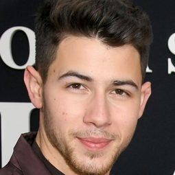 尼克·強納斯 飾演 Self