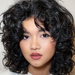 珊莫雷洛斯 飾演 Abby