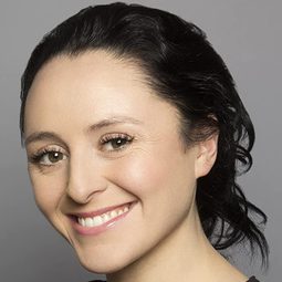 Mary Murray - 三傻鬧地球演員 飾演Additional Characters (voice)