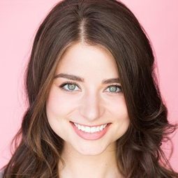 Teresa Decher - 血肉森林：從頭開始演員 飾演Emily