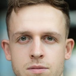 喬治·索姆納 - The Watchman演員 飾演Hoodie 1