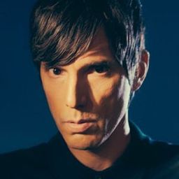 Cristian Bugatti 飾演 Quinzio