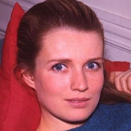 Marie-Christine Barrault - Saint-Germain ou La négociation演員 飾演Chaterine de Médicis