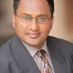 Sam Dissanayake 飾演 Indian Tourist