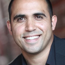 Daniel Steven Gonzalez 飾演 Alejandro