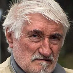 Pavel Landovský - Tramps演員 飾演pharmacist