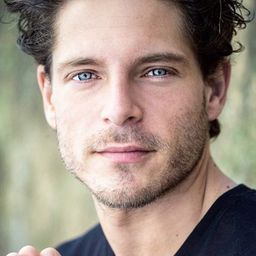 Gabriele Mira Rossi 飾演 Mario Pistoni