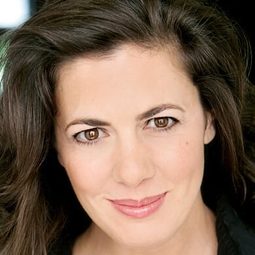 Jacqueline Mazarella 飾演 Nancy Abernac