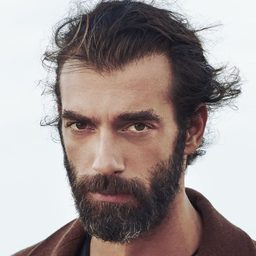 Ilker Kaleli 飾演 Cenk