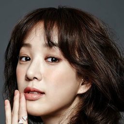 鄭麗媛 飾演 Kim Jung-yeon