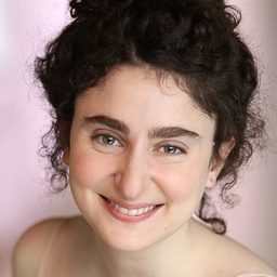 Elsa Guedj 飾演 Élodie