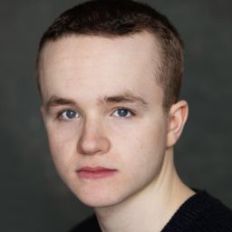 Judah Cousin 飾演 Elmer