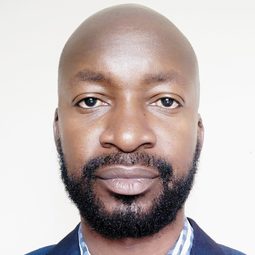 Eugene Khumbanyiwa - 成人世界演員 飾演King