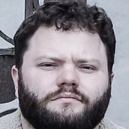 James Wallis 飾演 Ben