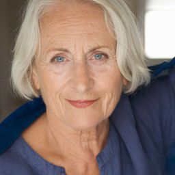 Martine Erhel 飾演 Mme Massoulier