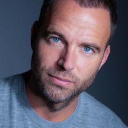 Carles Francino 飾演 Vidal