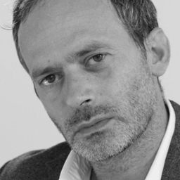 Francis Leplay 飾演 