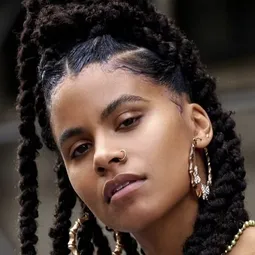 莎絲比斯 飾演 Domino