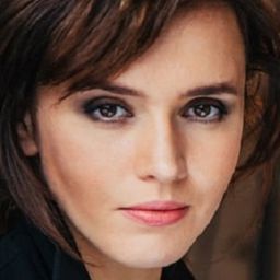 Yanina Melekhova 飾演 Aglaya Prozorova