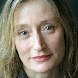 Marie Matheron 飾演 Laure