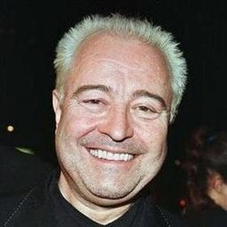 Mick Jones 飾演 Self