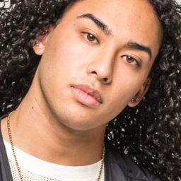 Kevin Scheitzbach - TAYLOR SWIFT | THE ERAS TOUR演員 飾演Self - Dancer