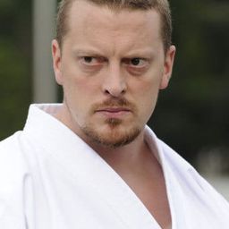 Richard Heselton 飾演 Mob Boss