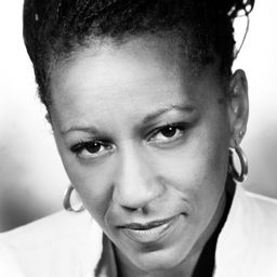 Clare Perkins 飾演 Beverley