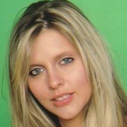 Krysta Carter 飾演 Elizabeth