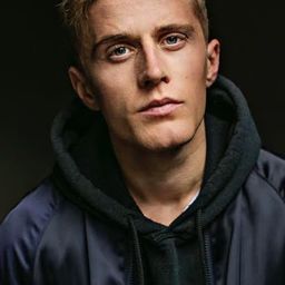 阿克塞爾·博尤姆 飾演 Leirvakt