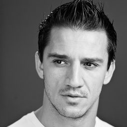 卡洛斯·利布拉多「內內」 飾演 Héctor