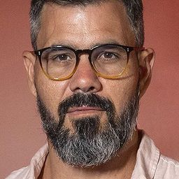 朱利安諾·卡札黑 飾演 Juliano