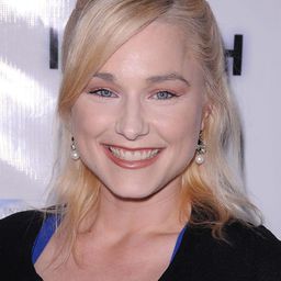 Natalie Victoria 飾演 The Voice