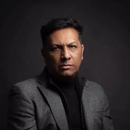 Rodolfo Palacios 飾演 Martinez